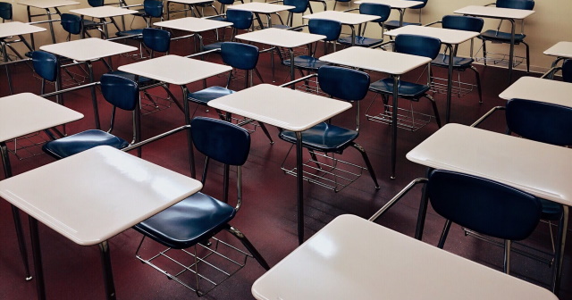 Parents, Students Take A Back Seat As School Districts Announce Last-Minute Closures - Vimarsana News