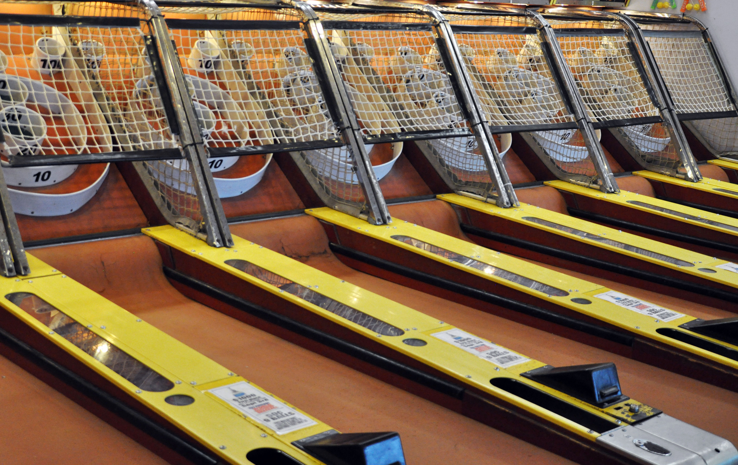 Chuck E. Cheese's brings classic Skeeball game online